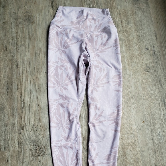 P'tula Pants - P'tula Desa'ree Swift leggings.